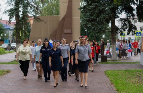 «Триколор единства»: чистопольцы прошли памятным маршрутом в цветах российского флага