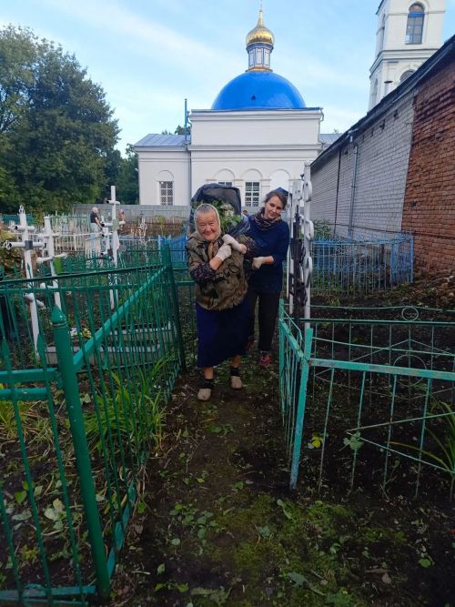 В Чистополе на кладбище прошёл субботник