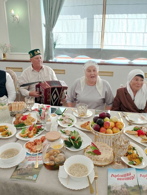 Яшьлеккә алып кайткан күрешү