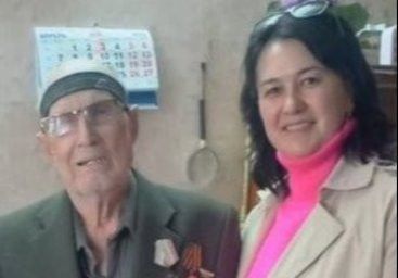 Ильмира Ярмушева, начальник отдела ЗАГС Чистопольского района, поздравила ветеранов с юбилеем Победы