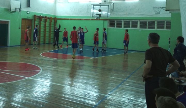 В Чистополе состоялся чемпионат школьной баскетбольной лиги «КЭС Баскет» среди школьных команд