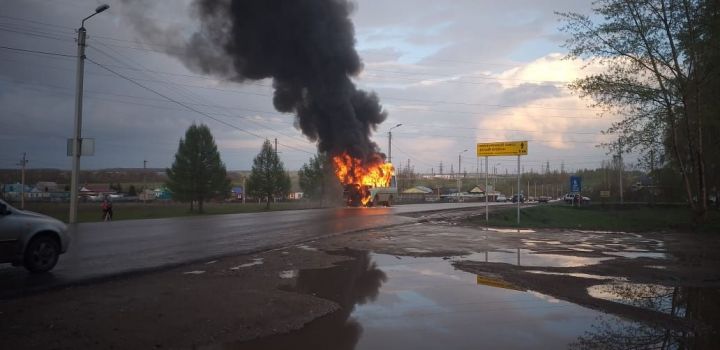 В Чистополе сгорел автобус