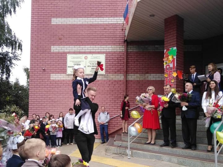 В Чистопольских школах прошли торжественные линейки, посвященные началу учебного года (ФОТОРЕПОРТАЖ)