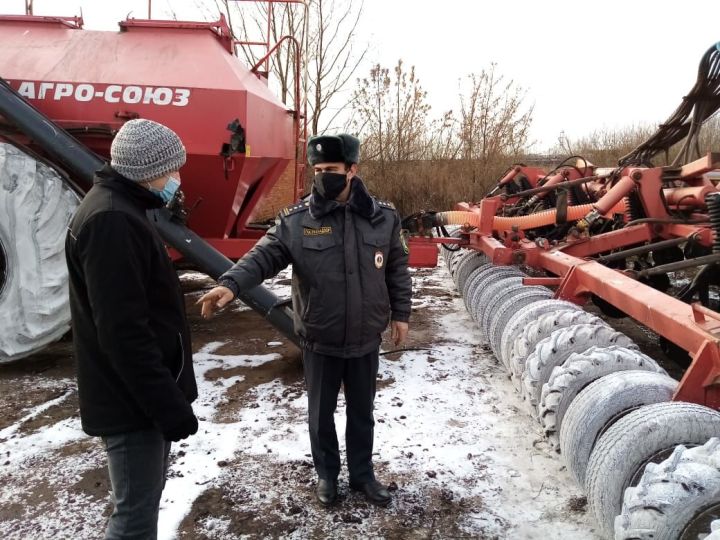В Чистополе проверили постановку сельхозтехники на зимнее хранение