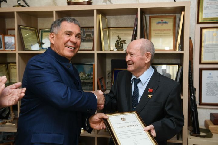 Президент РТ Рустам Минниханов подписал Указ о вручении медалей