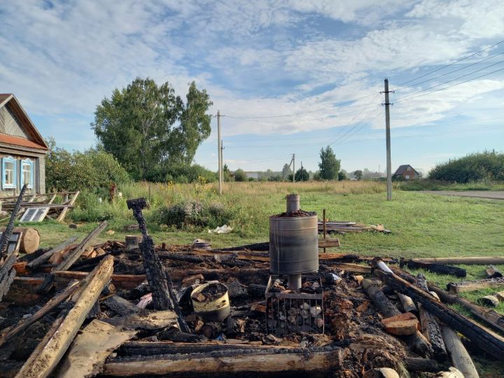 В Чистопольском районе огнем уничтожена баня