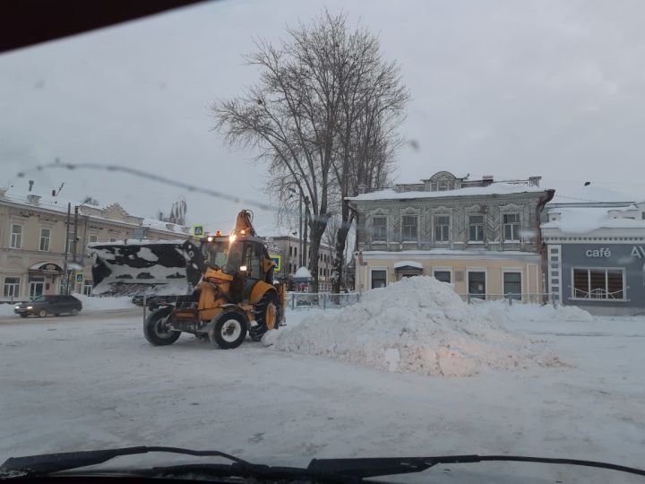 В новогодние праздники  улицы Чистополя очищали 16 единиц снегоуборочной техники