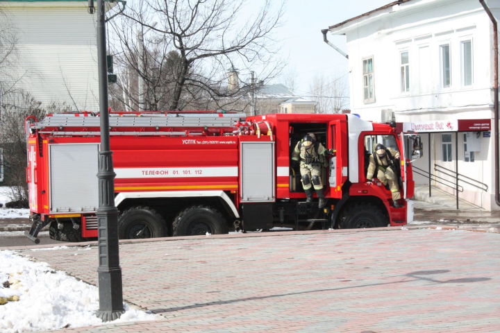 В Казани женщина и трое детей отравились угарным газом