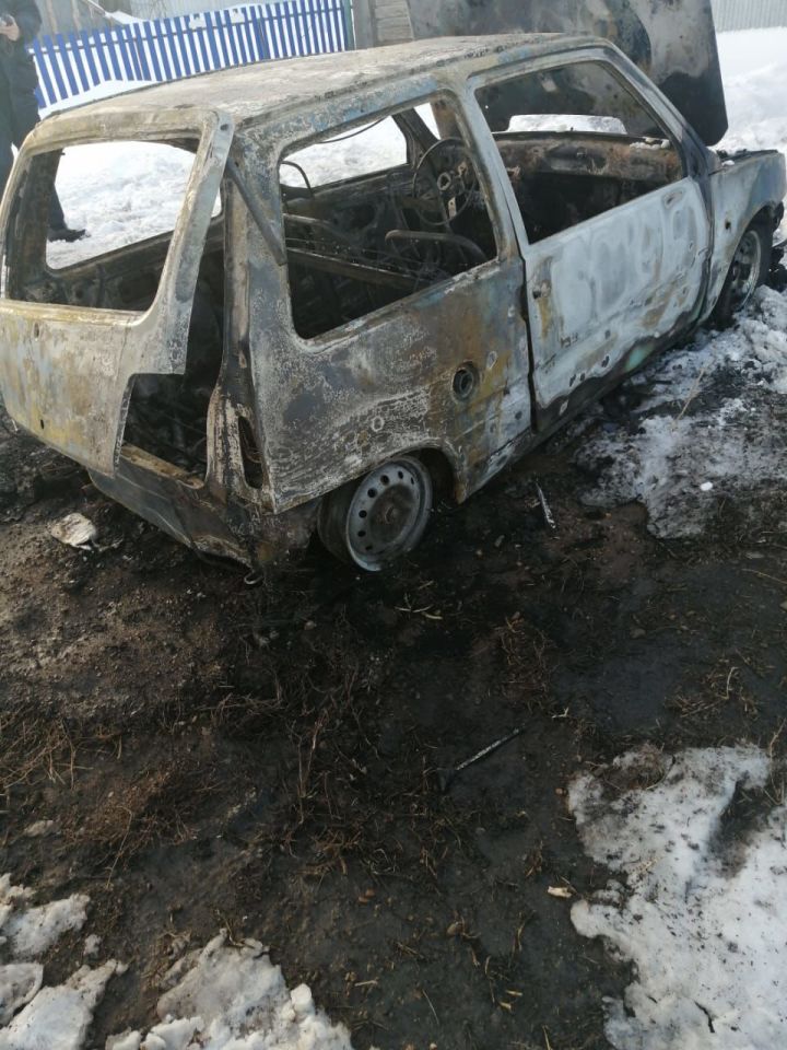В Чистопольском селе сгорел автомобиль
