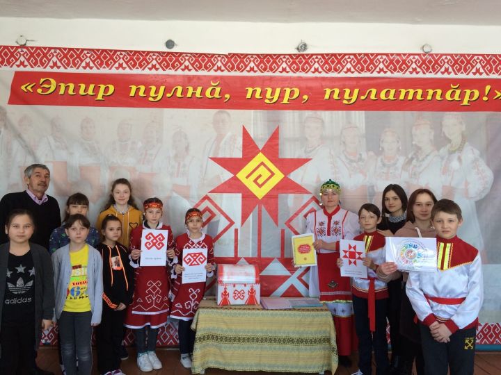 Юным жителям чистопольского села рассказали о чувашских национальных орнаментах