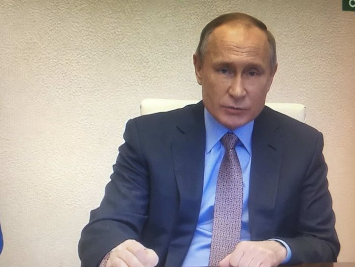 Президент РФ вакцинируется от коронавируса