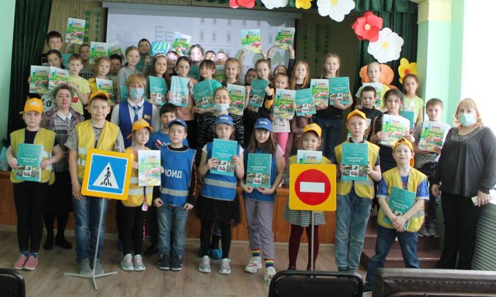Чистопольским школьникам  напомнили о правилах поведения на дорогах