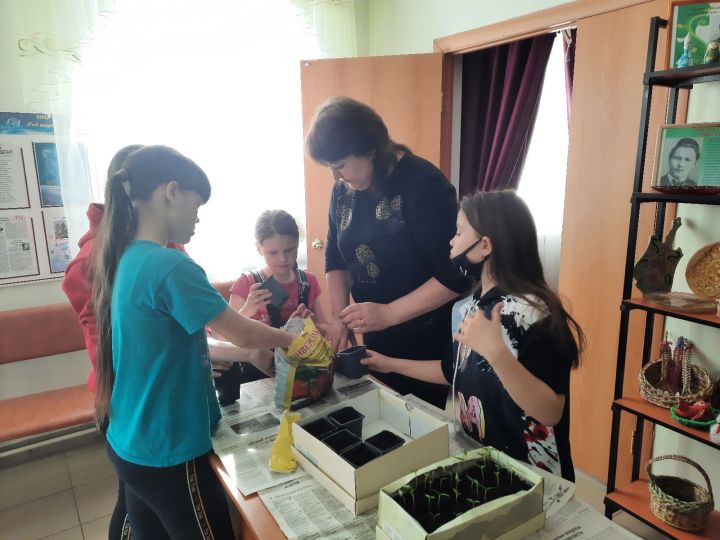 Работники культуры помогают чистопольским школьникам проводить каникулы с пользой