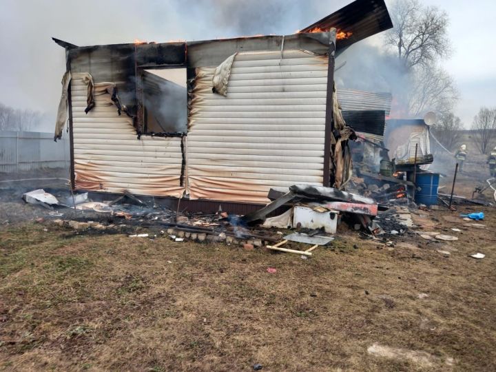 В Татарстане на пожаре в частном доме погиб мужчина