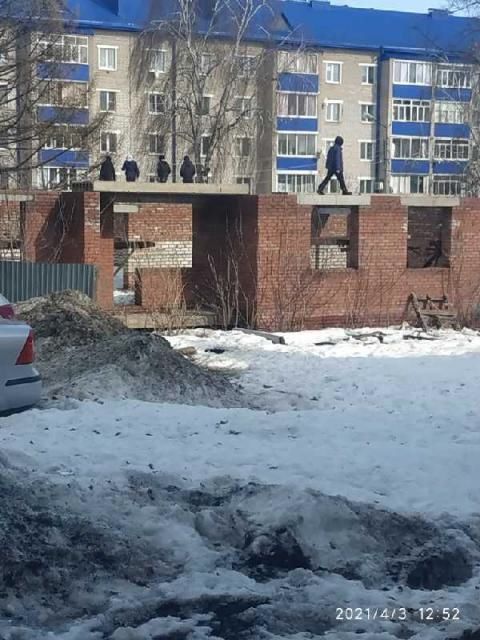 Жительница Чистополя пожаловалась в «Народный контроль» на незавершенную стройку: опасно для детей