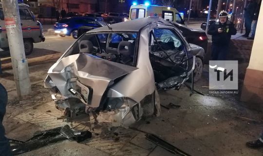 В ДТП в Казани пострадал водитель и четыре подростка