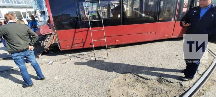 Одному из пострадавших в аварии с двумя трамваями в Казани оторвало ногу