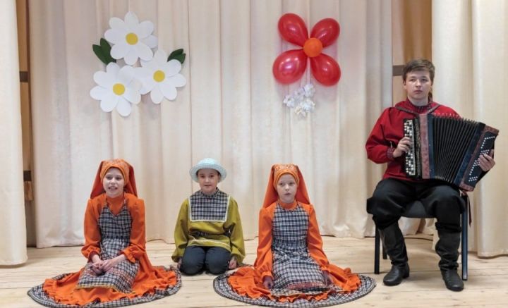 В чистопольском селе поздравления получали многодетные творческие семьи