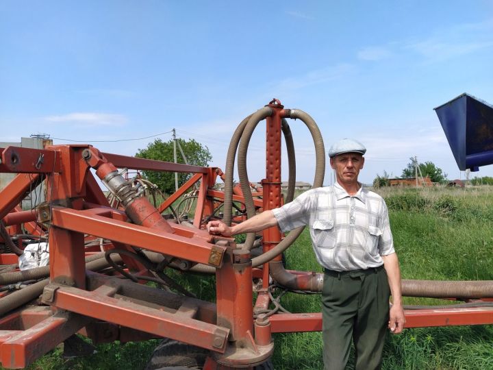 Айрат Мифтиханов с 15 лет бережно возделывает землю и собирает с нее урожай