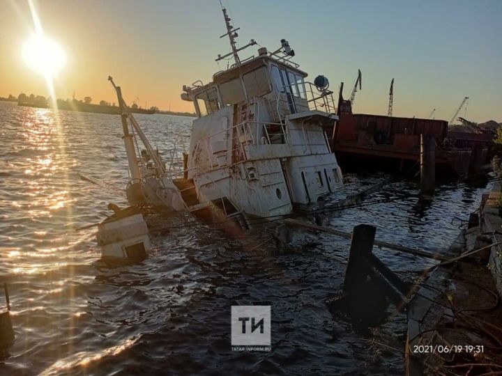 В Казани затонуло судно
