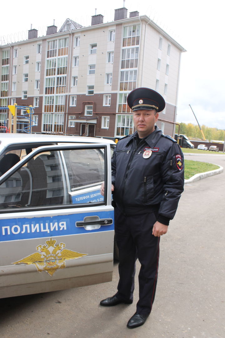 Знакомим с чистопольскими участковыми полиции: Риназ Давлетшин