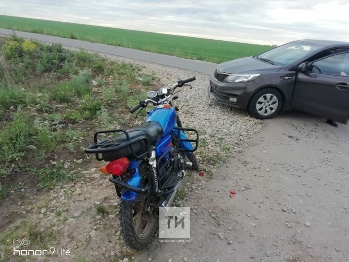 В Татарстане легковушка сбила 14-летнего подростка на мопеде