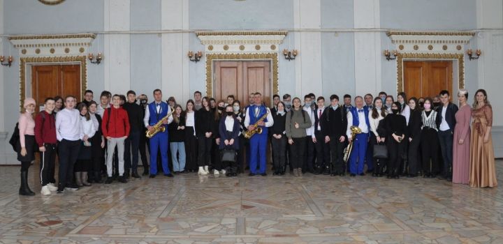 Чистопольские гимназисты посетили мастер-класс «Татарская музыка в духовом оркестре»