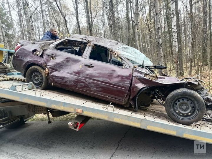 Под Челнами легковушка врезалась в дерево, 24-летний водитель погиб