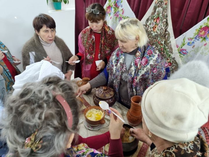 Вкусно и питательно: в Доме культуры чистопольского села собрались любители каши