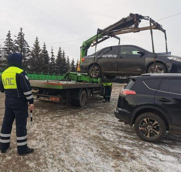 В РТ с начала 2022 года свыше 1500 автомобилей отправили на спецстоянку с инвалидных мест