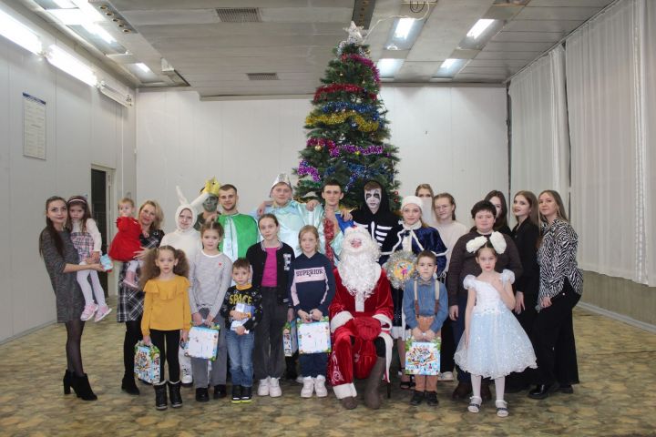 Чистопольские студенты организовали праздник для детей сотрудников университета