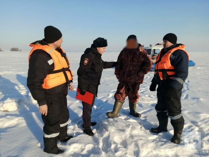 В Рыбно-Слободском районе со льда Камы спасли пьяного рыбака, который не мог самостоятельно идти
