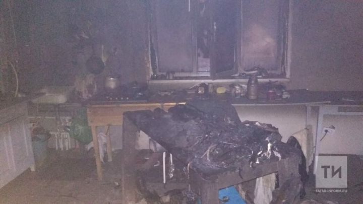 В Казани в ночном пожаре 47-летний мужчина получил ожоги лица и рук