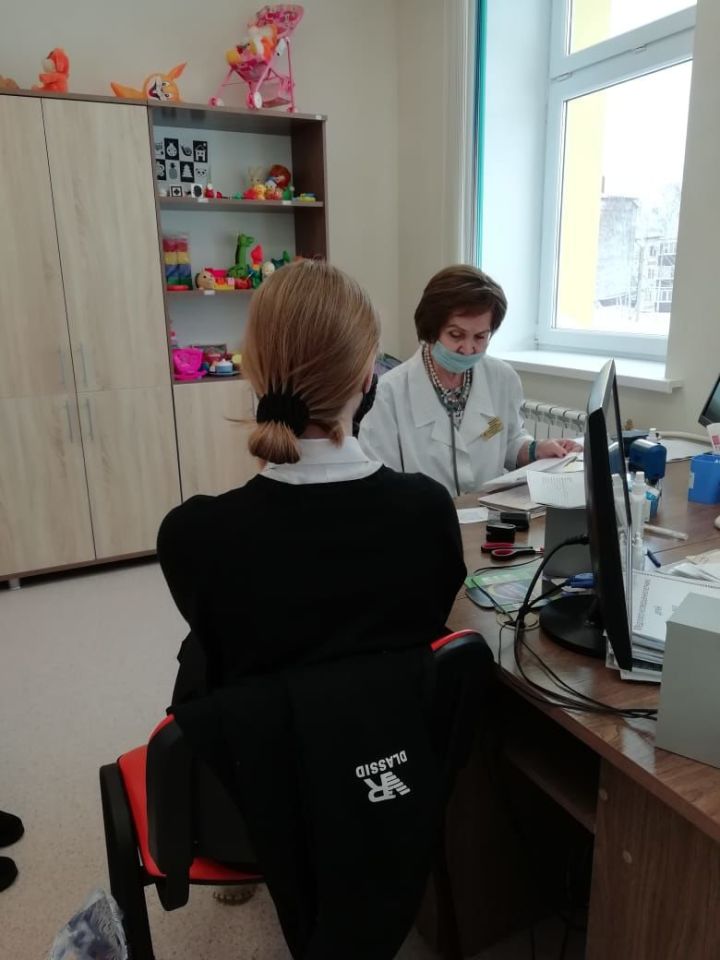 Вакцинация подростков от коронавируса в Чистополе проводится исключительно в медучреждении