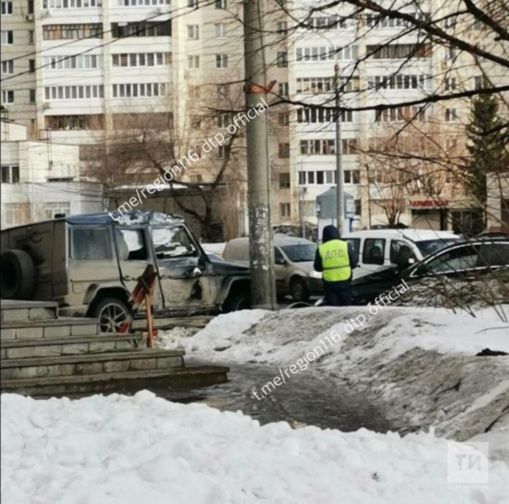 В Казани столкнулись два внедорожника Mercedes
