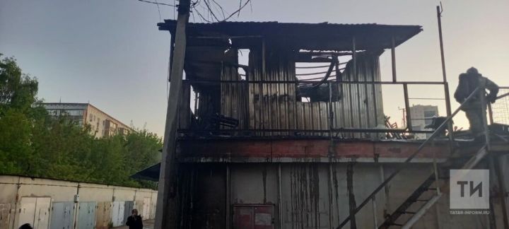 Из-за курения в будке охранник получил ожоги на пожаре в Казани
