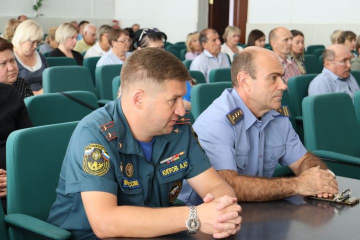 Состояние аварийности на чистопольских дорогах, готовность школьного транспорта, техническое состояние автобусного парка: на комиссии по БДД обсудили ряд вопросов