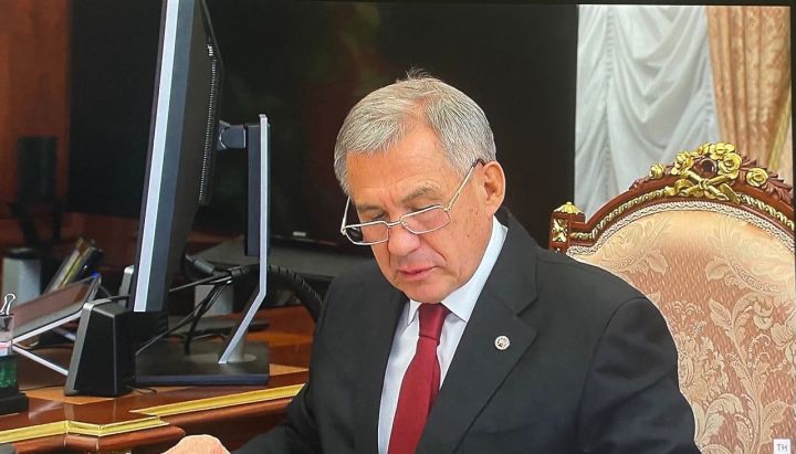 Минниханов доложил Путину, что республика ведет большую работу по доставке гуманитарной помощи