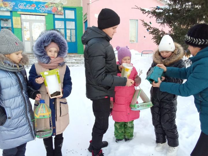 Ребята чистопольского села приняли участие в акции «Покормите птиц зимой»