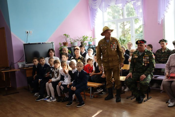 В Чистопольском районе открыли памятную доску воину-афганцу (фоторепортаж)