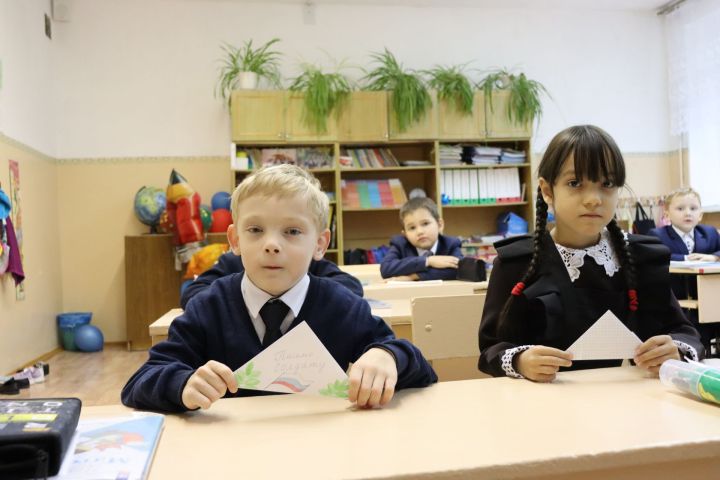 Школьники Чистопольского района написали письма солдатам