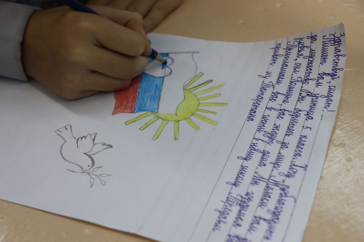 Школьники Чистопольского района написали письма солдатам