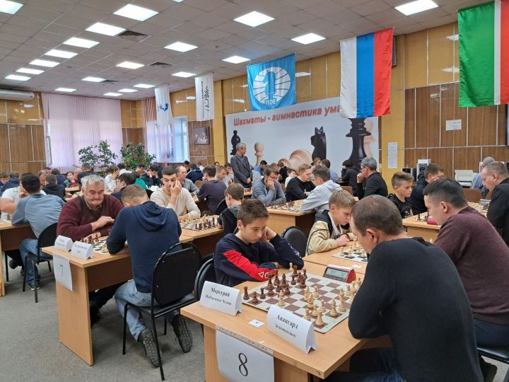 Чистопольцы вернулись с медалями с командных чемпионатов РТ по быстрым шахматам и блицу