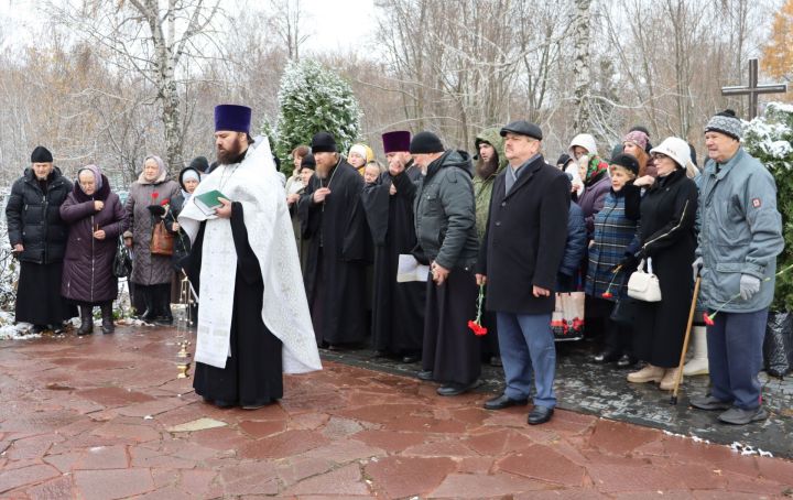 В день памяти жертв политических репрессий на чистопольском кладбище прошел молебен