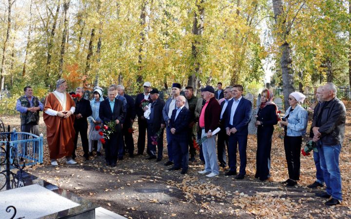 В Чистополе установили памятник именитому борцу Равилю Яхину