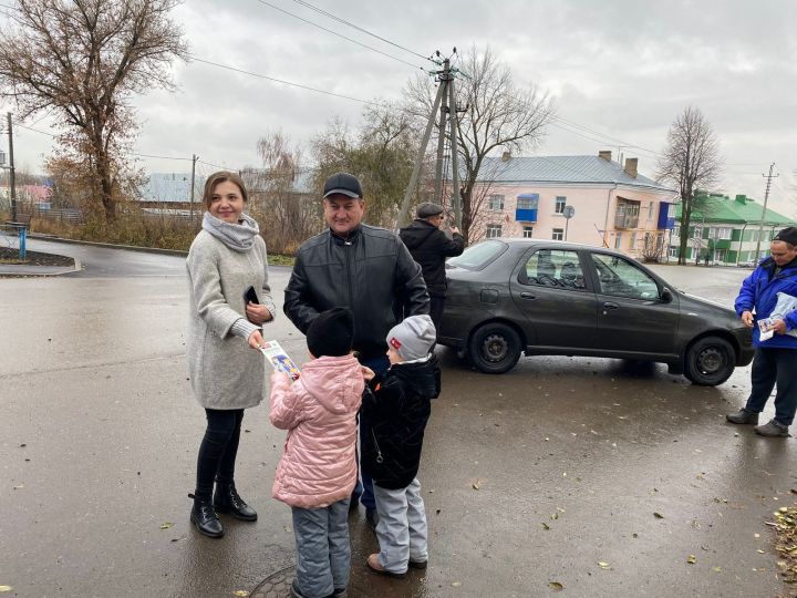 «Дорожный патруль»: дошкольники напомнили чистопольским водителям и пешеходам правила дорожного движения