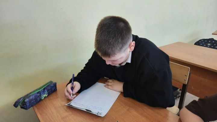 Чистопольские школьники присоединились к Всероссийской акции «Пишу тебе, Герой!»