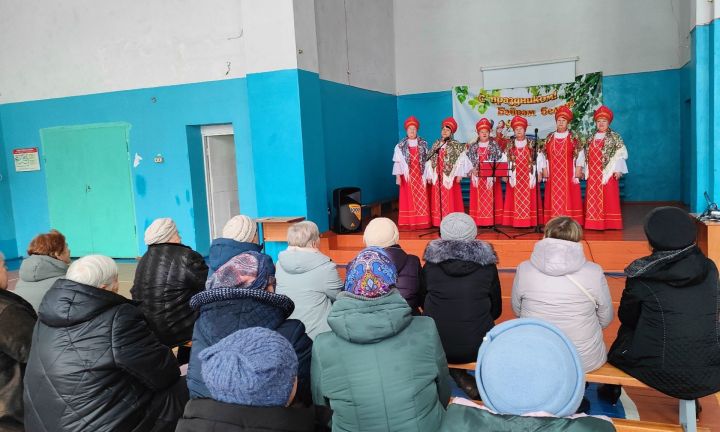 Ансамбль «Сударушка» из Чистопольского района завершил юбилейный творческий сезон выездным концертом