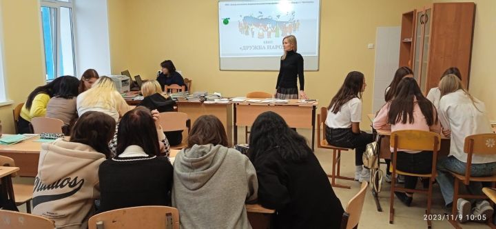 Для чистопольских студенток провели квиз «Дружба народов»
