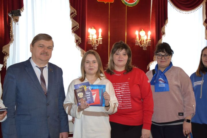 Юные чистопольцы получили паспорта в День Конституции РФ